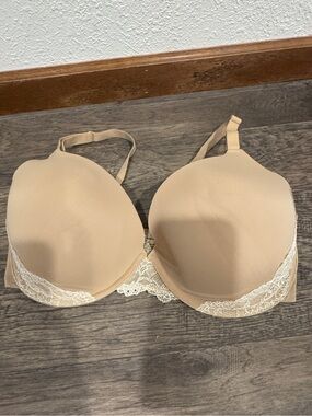 Soma Beige T-Shirt Bra with Cream Lace Trim. 38DD. Gently used